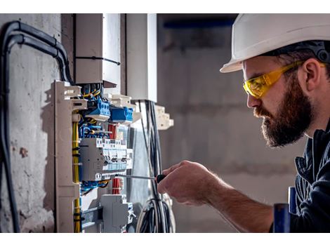 Curso de Segurança em Instalações e Serviços em Eletricidade na Chácara Flora